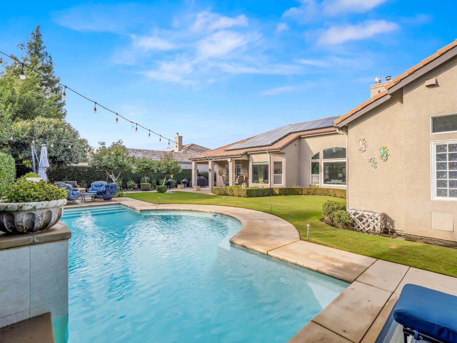 156 Richmond Ave, Clovis, CA 93619