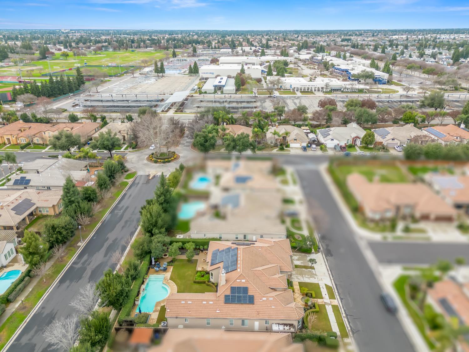 156 Richmond Ave, Clovis, CA 93619