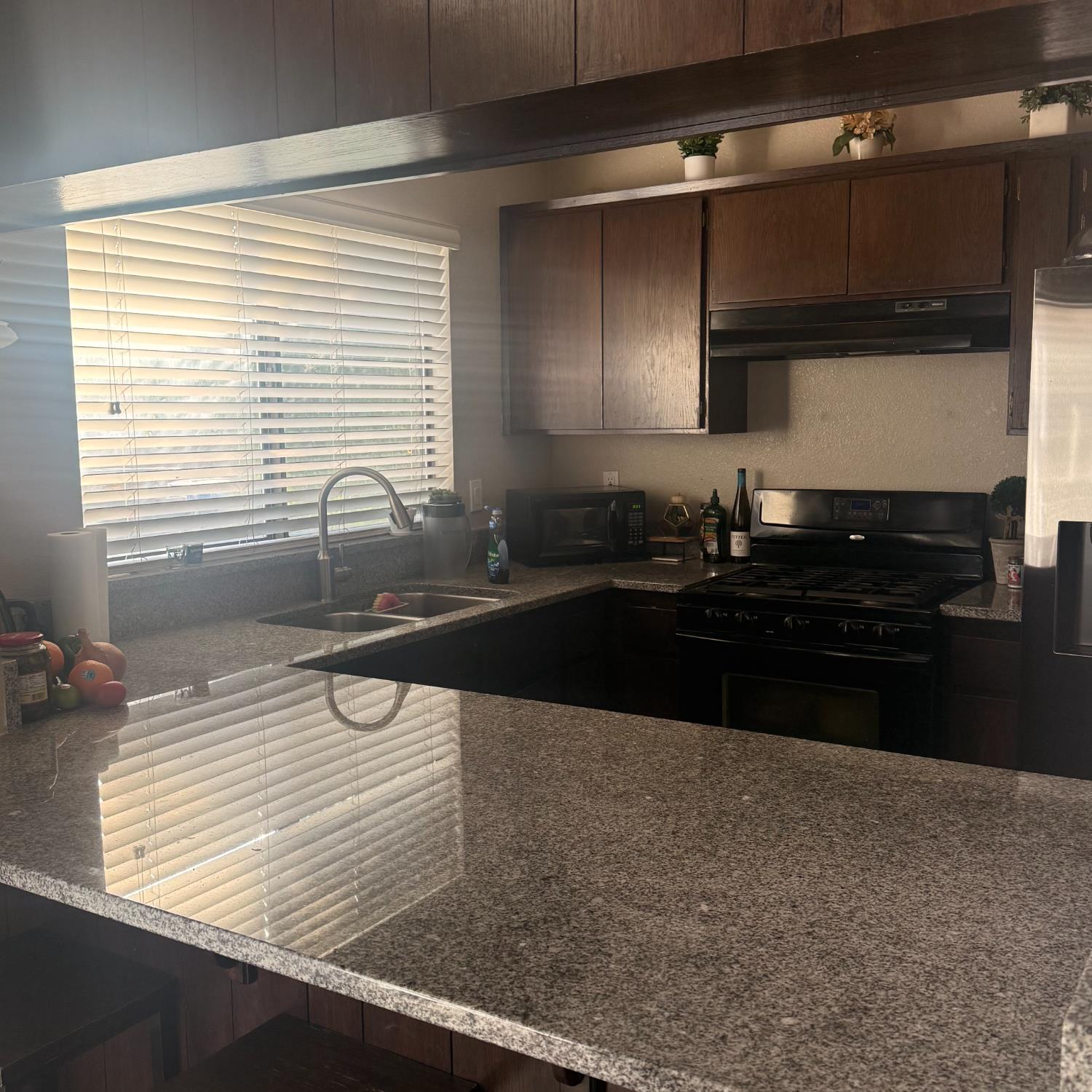 1338 E Castlecrest Ave, Visalia, CA 93292