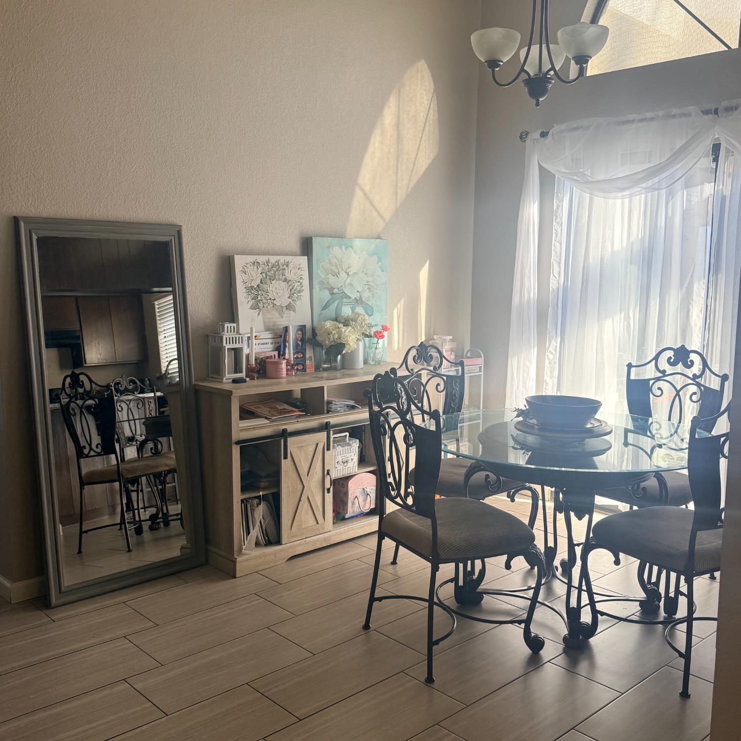 1338 E Castlecrest Ave, Visalia, CA 93292