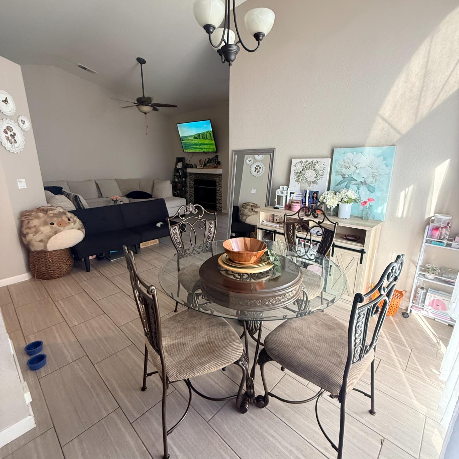 1338 E Castlecrest Ave, Visalia, CA 93292