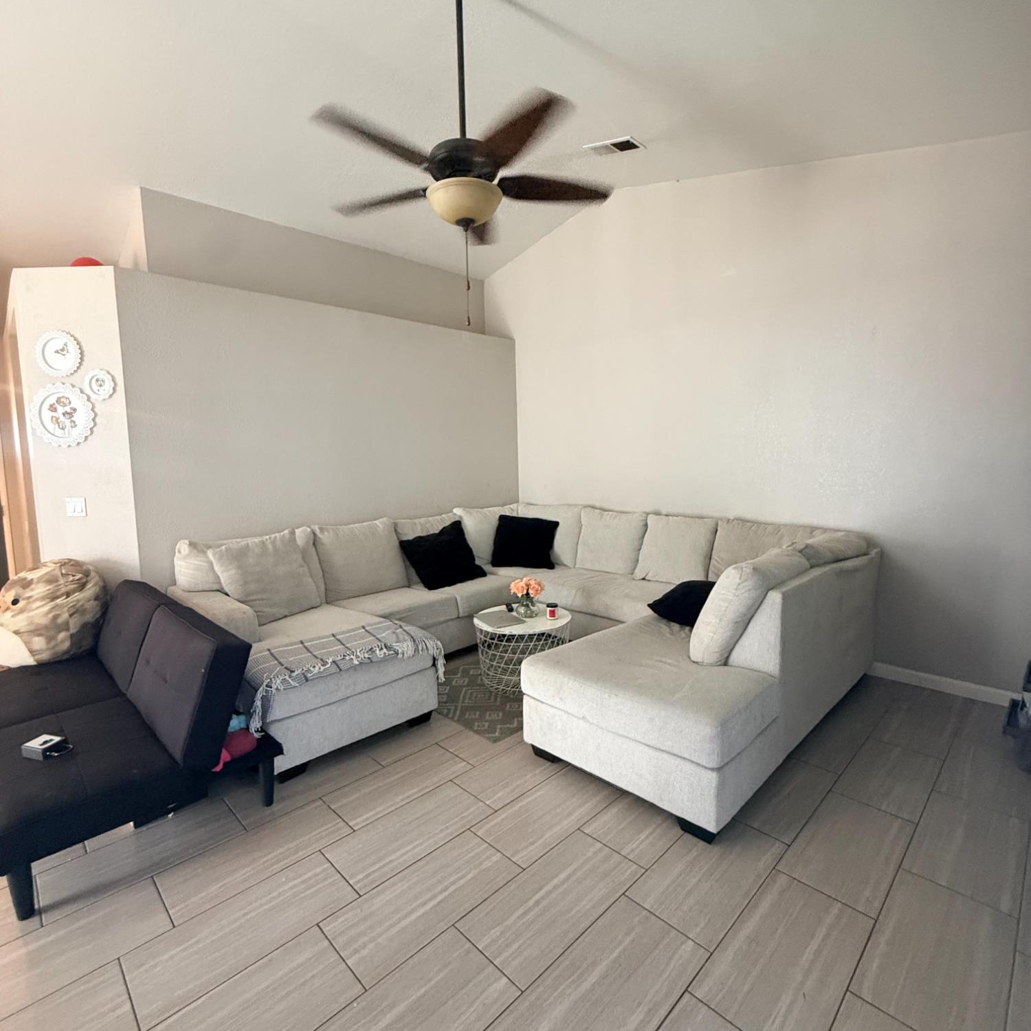 1338 E Castlecrest Ave, Visalia, CA 93292