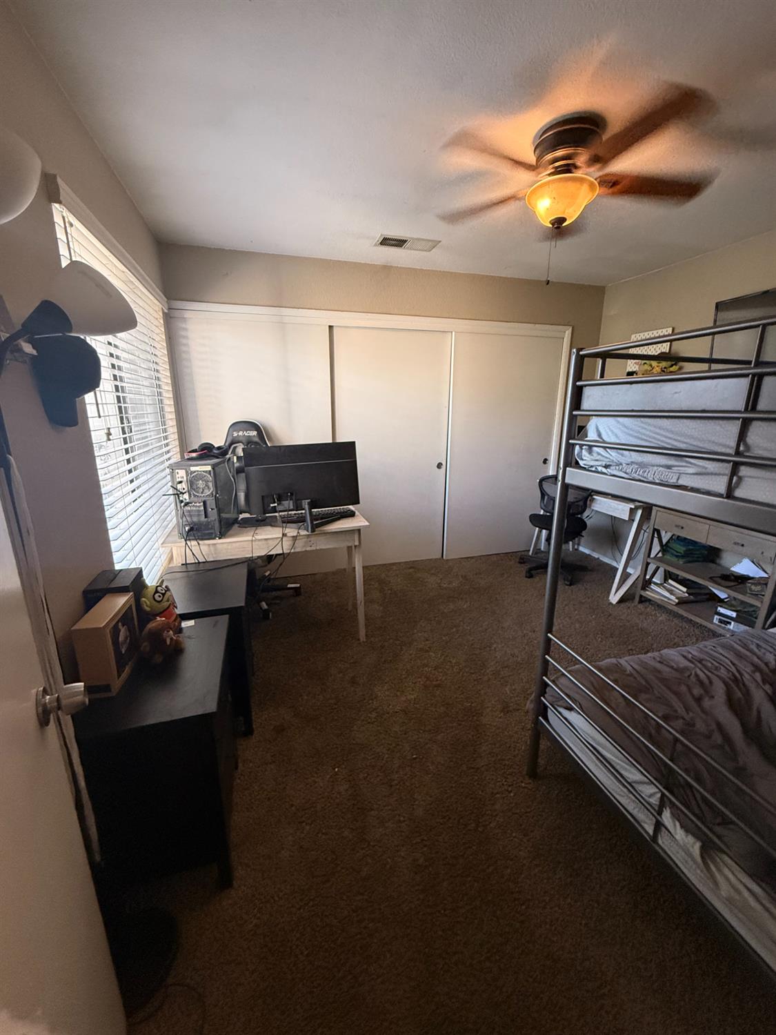 1338 E Castlecrest Ave, Visalia, CA 93292