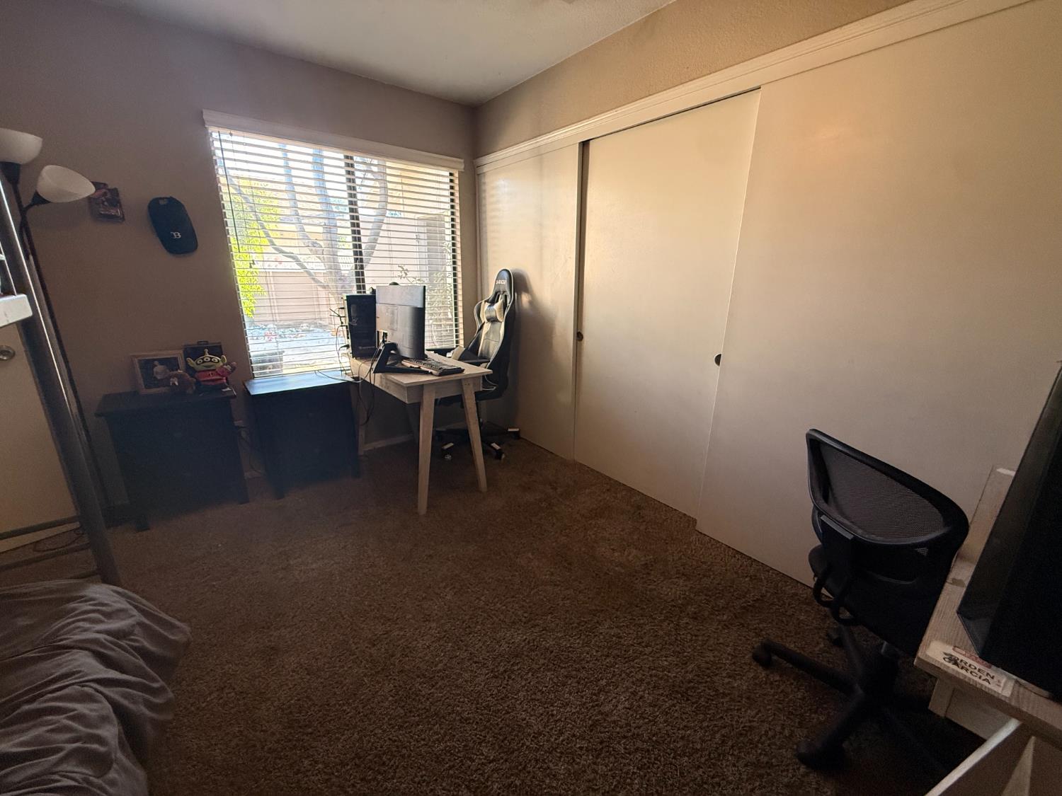 1338 E Castlecrest Ave, Visalia, CA 93292