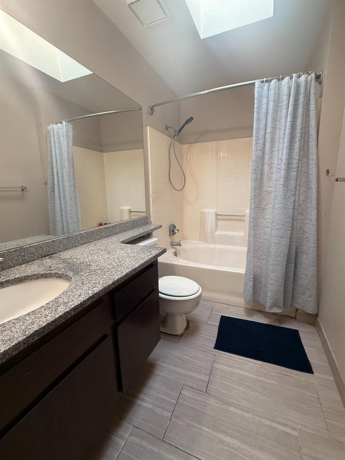 1338 E Castlecrest Ave, Visalia, CA 93292