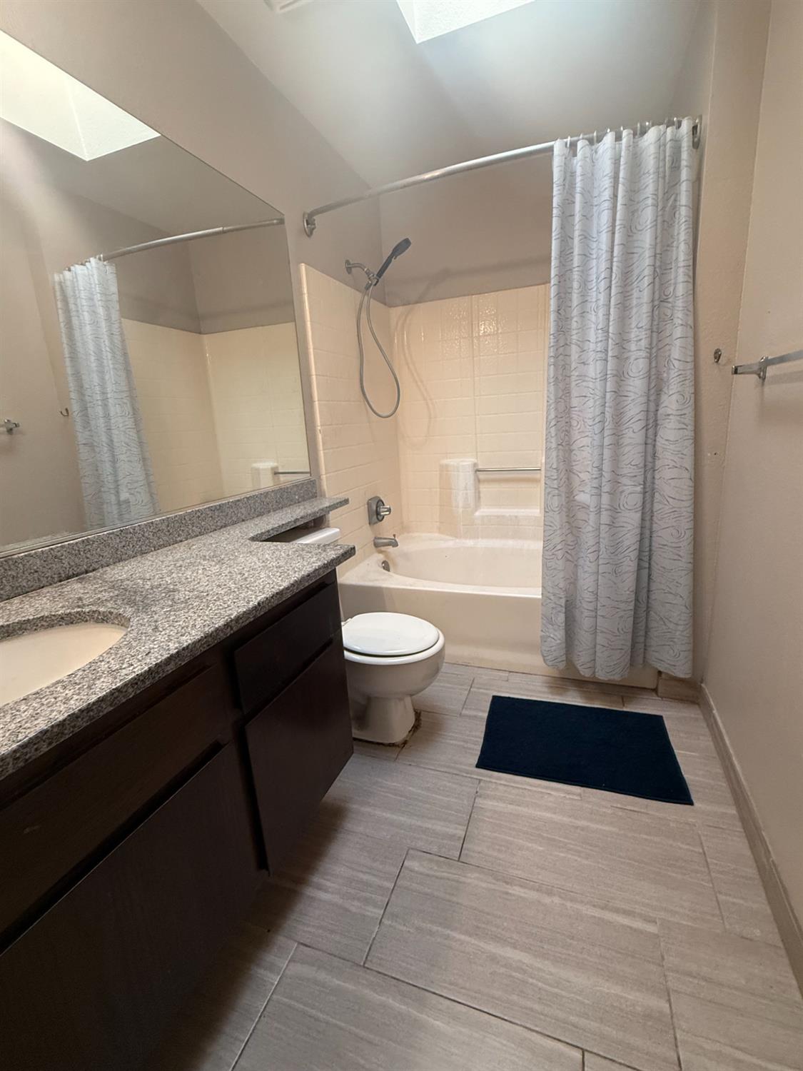 1338 E Castlecrest Ave, Visalia, CA 93292