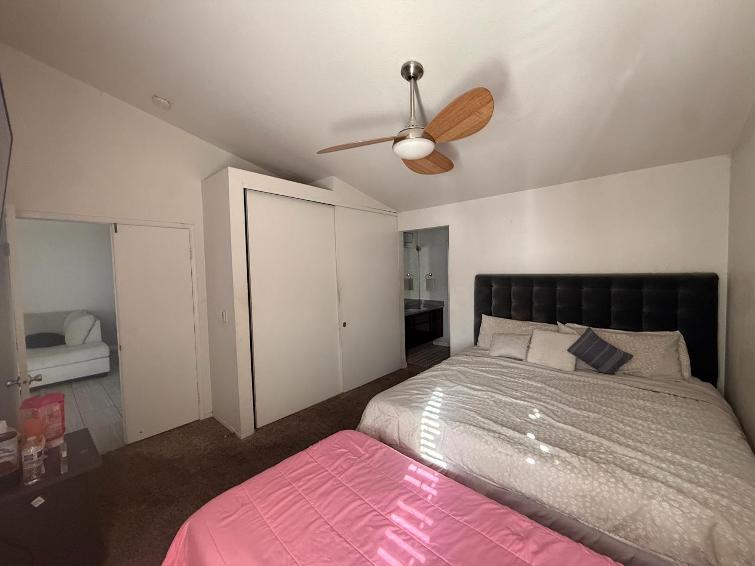 1338 E Castlecrest Ave, Visalia, CA 93292