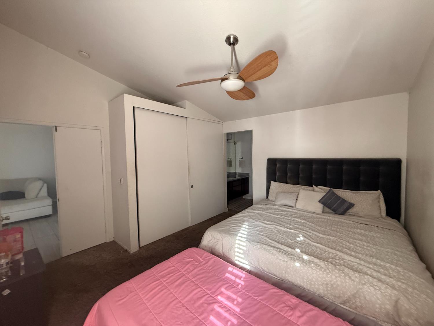 1338 E Castlecrest Ave, Visalia, CA 93292