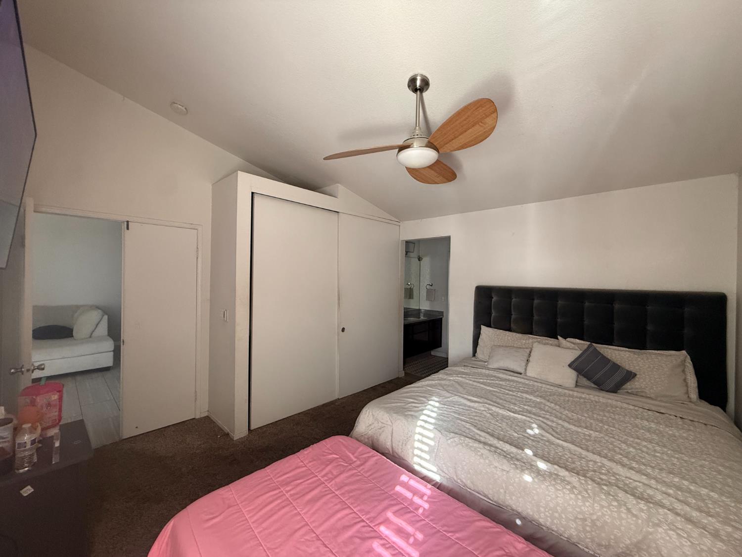 1338 E Castlecrest Ave, Visalia, CA 93292