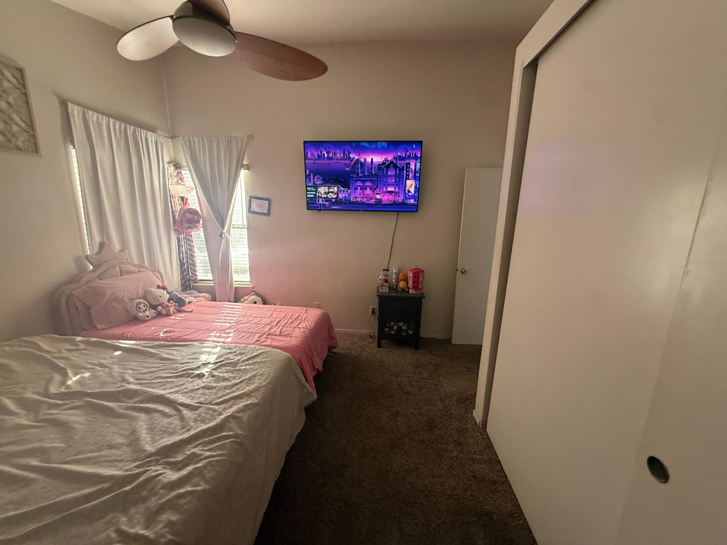 1338 E Castlecrest Ave, Visalia, CA 93292