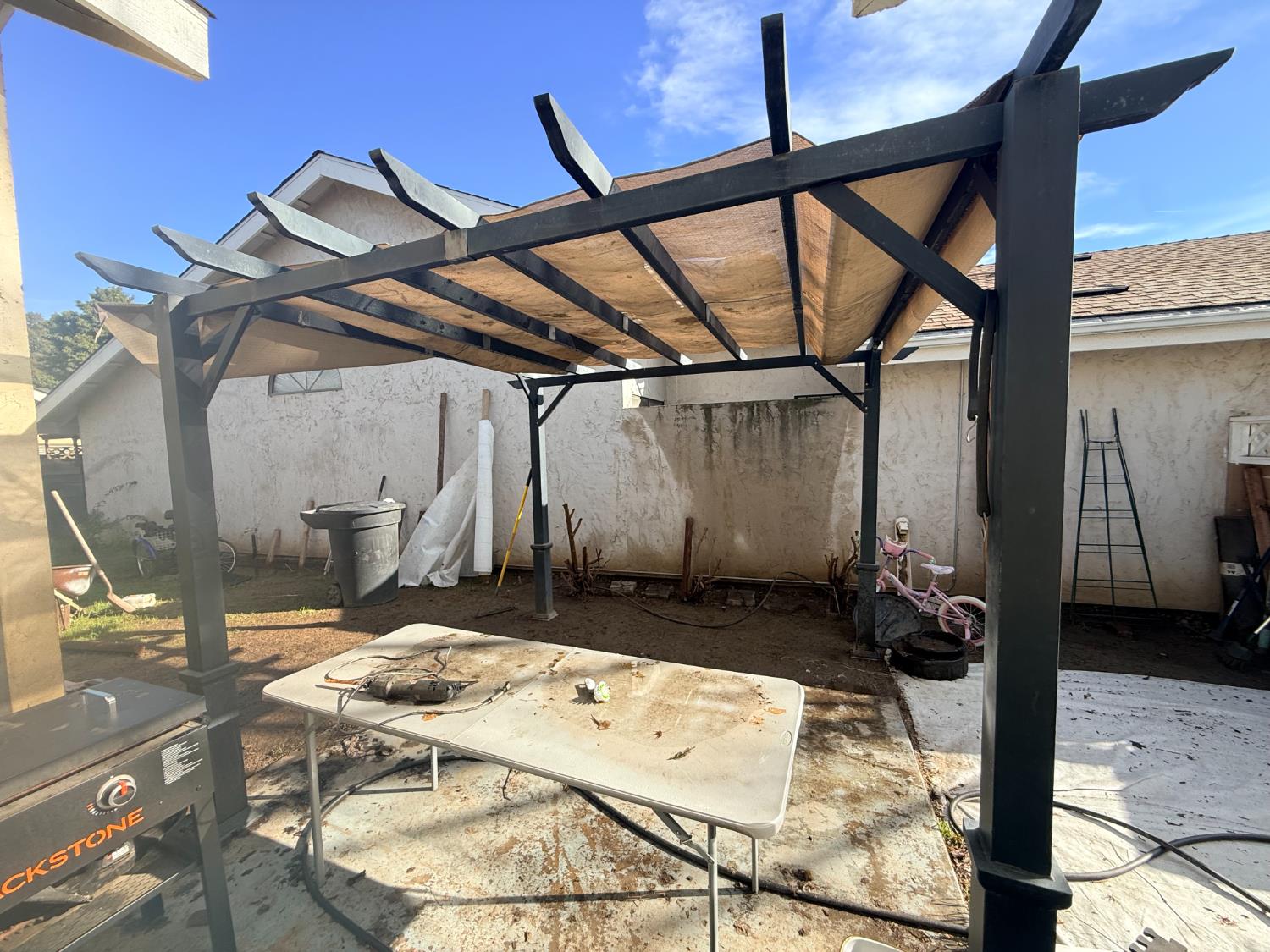 1338 E Castlecrest Ave, Visalia, CA 93292