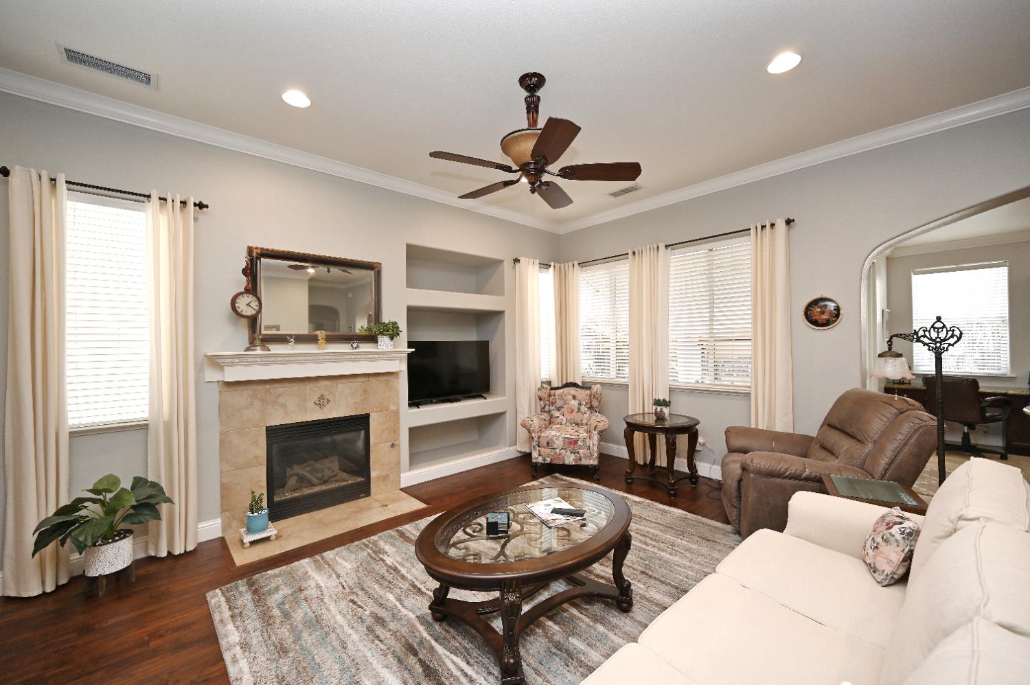 5553 N Plum Ln, Fresno, CA 93711