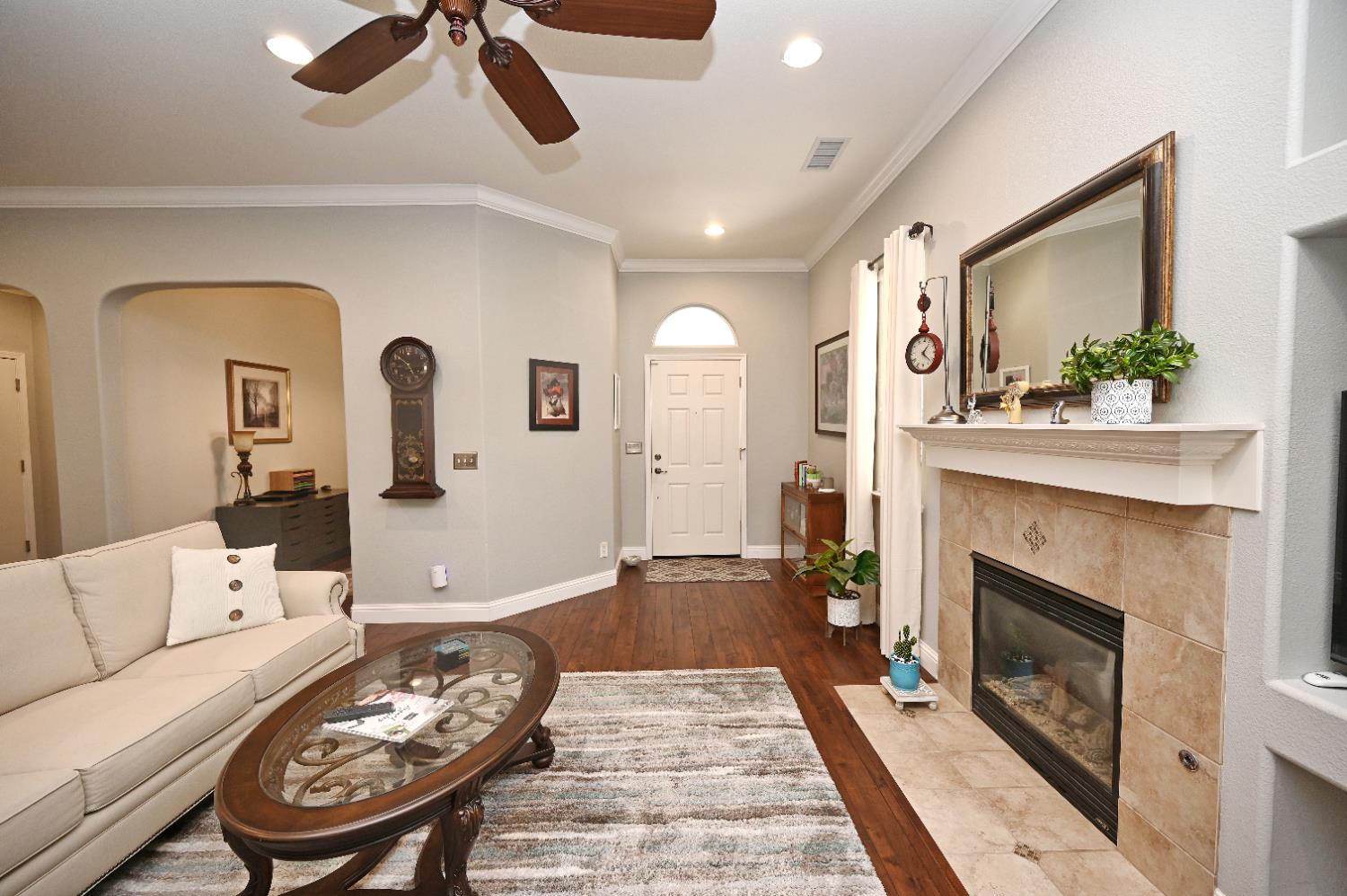 5553 N Plum Ln, Fresno, CA 93711