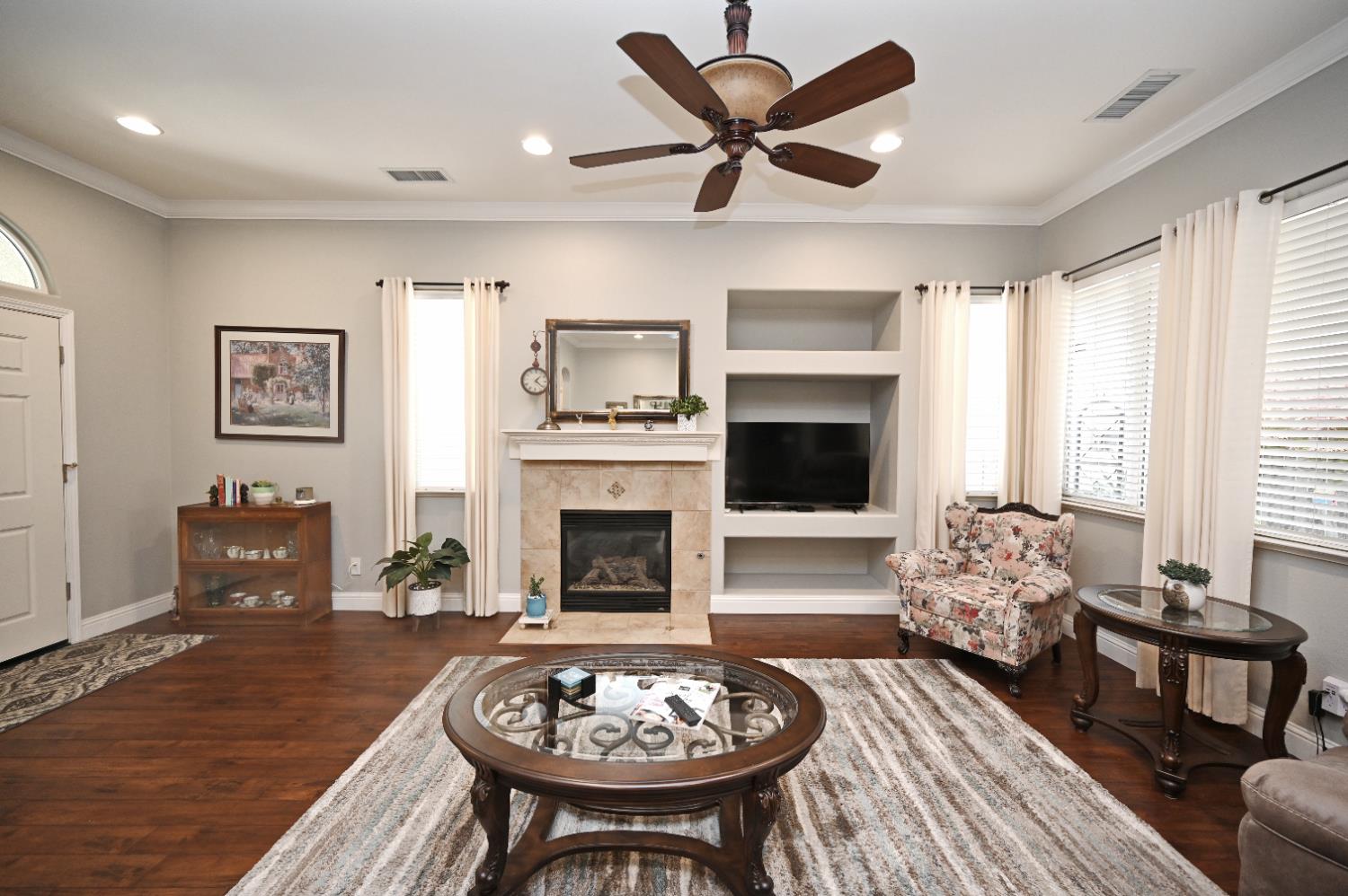 5553 N Plum Ln, Fresno, CA 93711