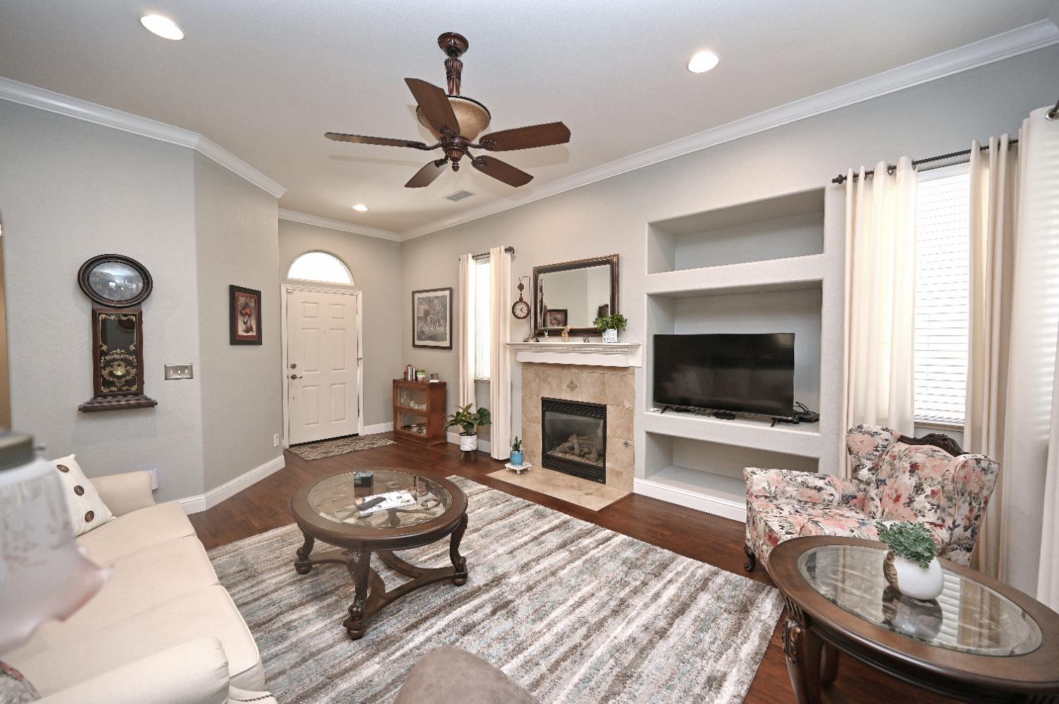 5553 N Plum Ln, Fresno, CA 93711