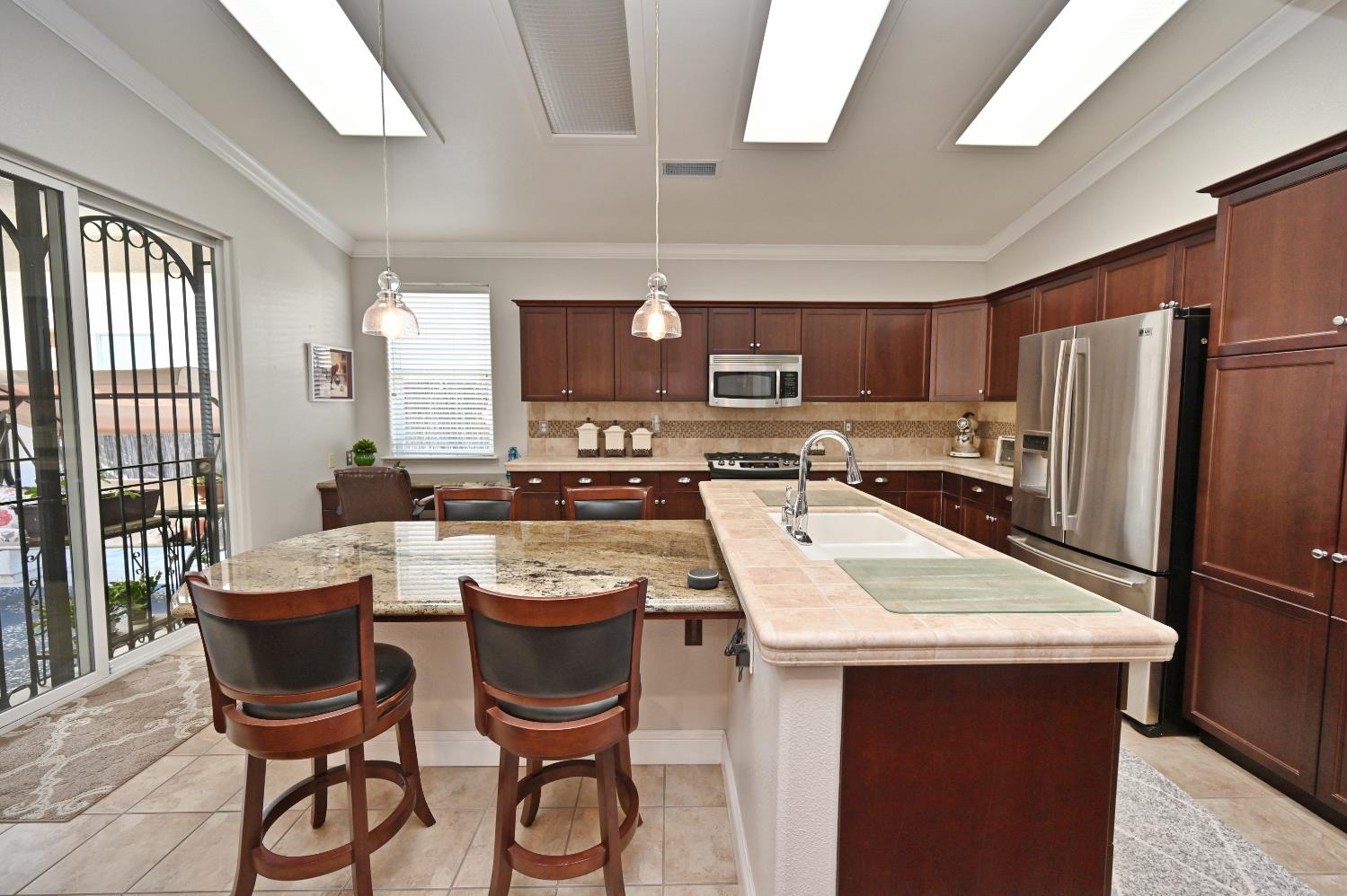 5553 N Plum Ln, Fresno, CA 93711