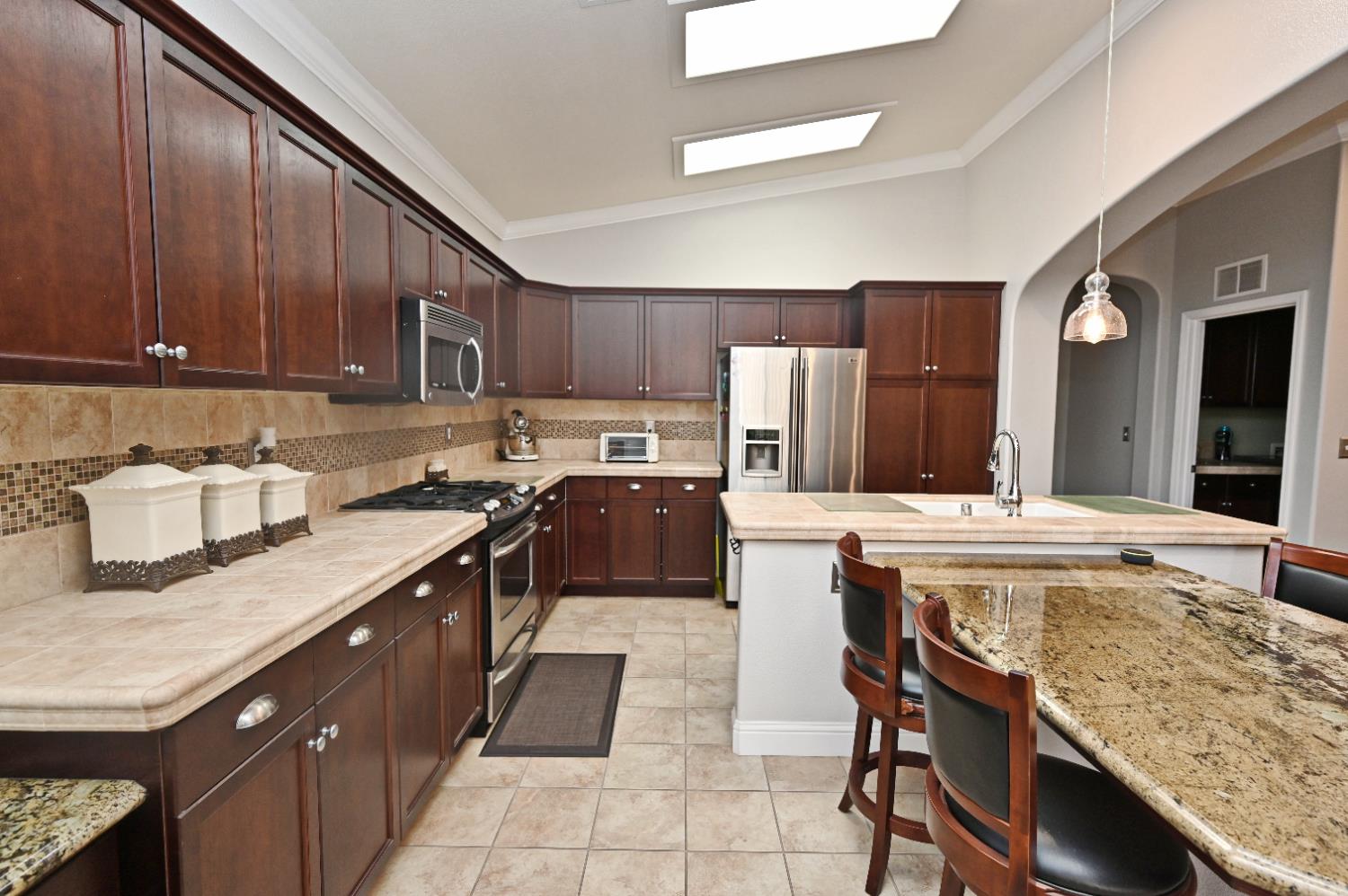 5553 N Plum Ln, Fresno, CA 93711