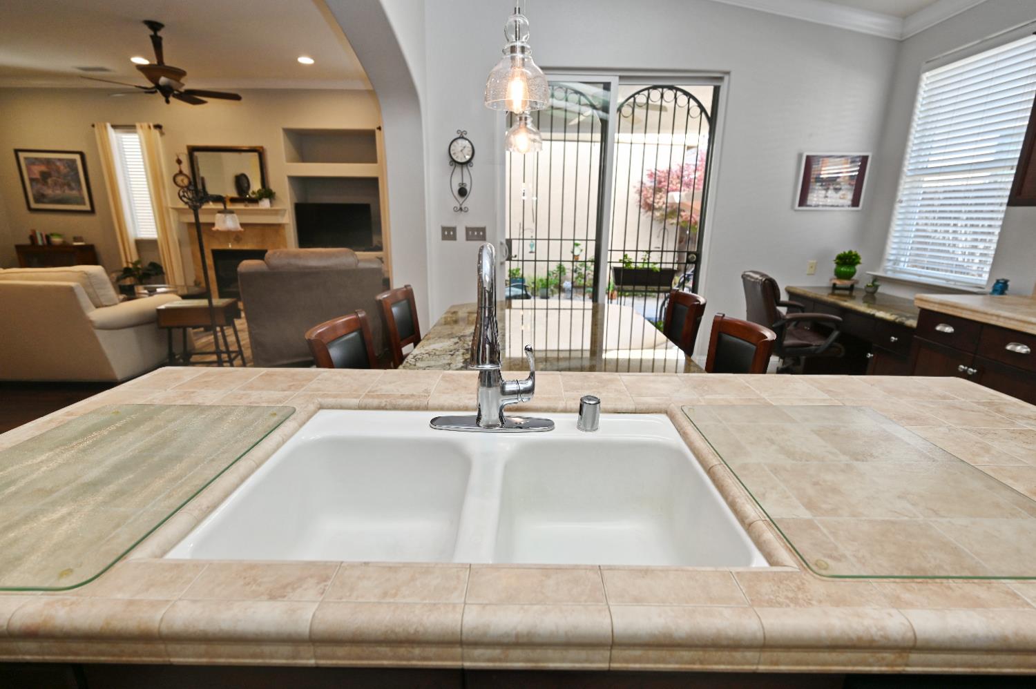 5553 N Plum Ln, Fresno, CA 93711