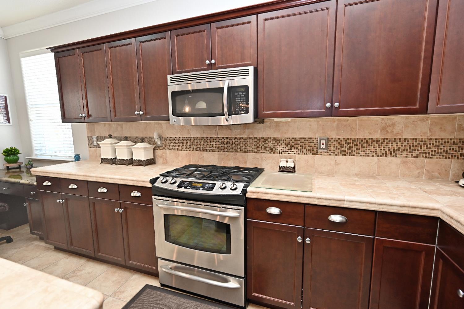 5553 N Plum Ln, Fresno, CA 93711