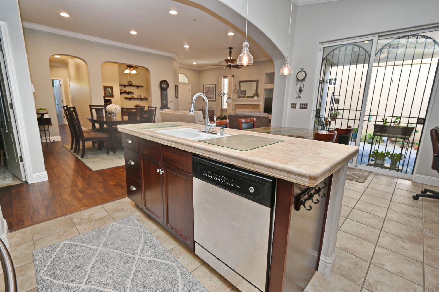 5553 N Plum Ln, Fresno, CA 93711