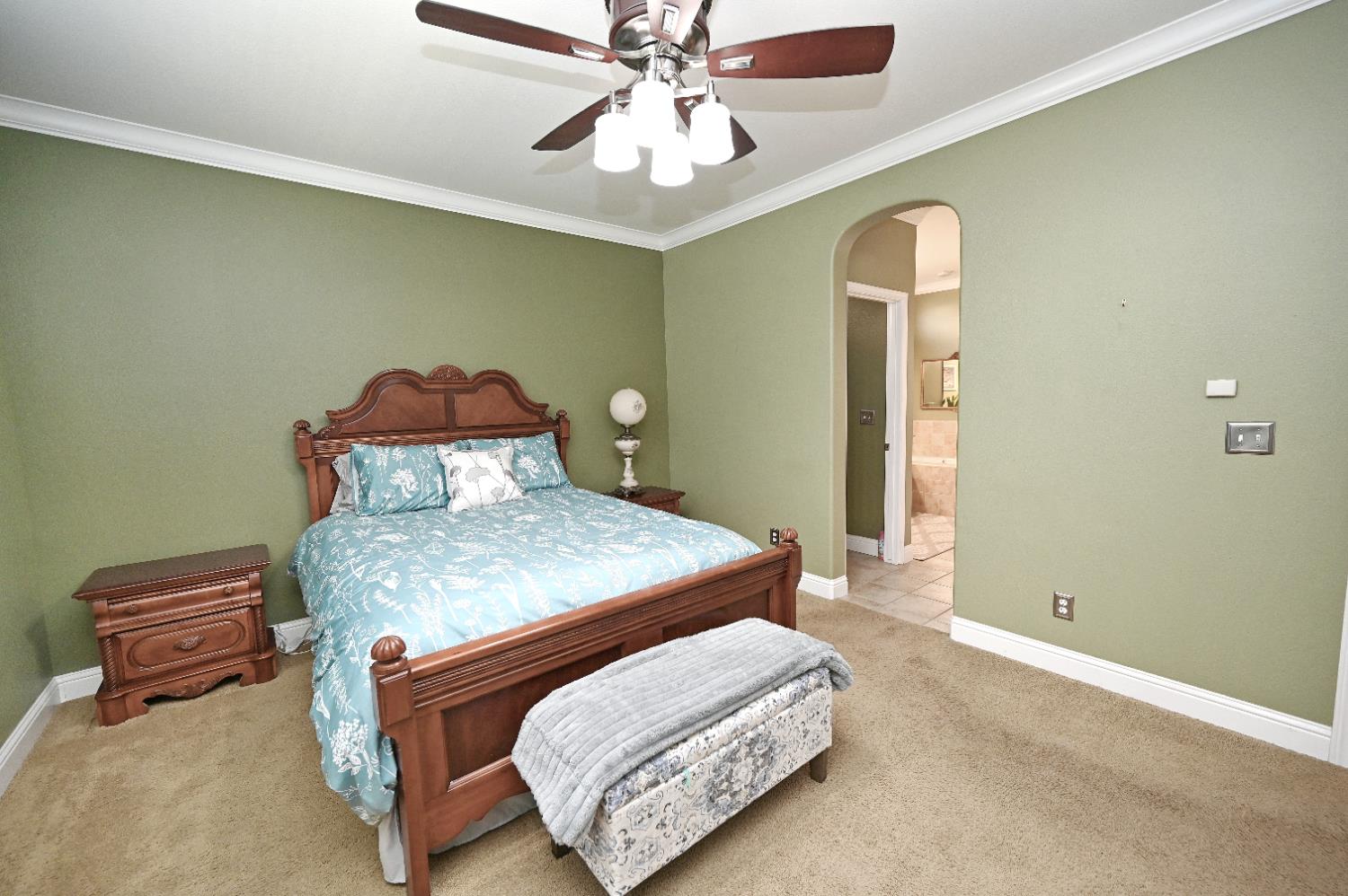 5553 N Plum Ln, Fresno, CA 93711