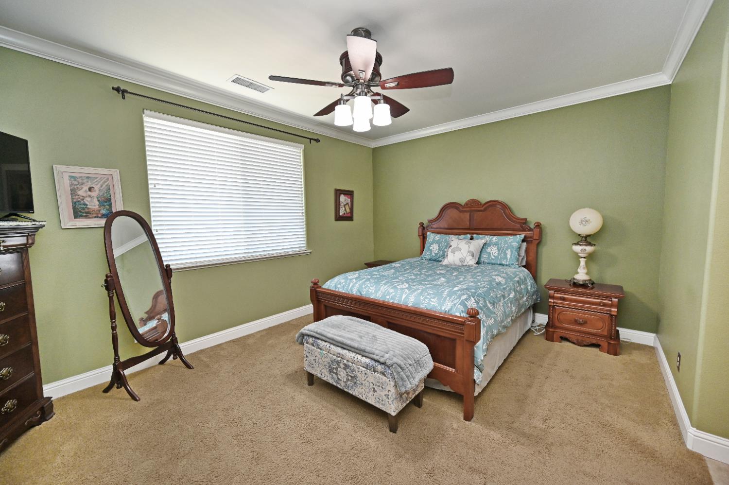 5553 N Plum Ln, Fresno, CA 93711