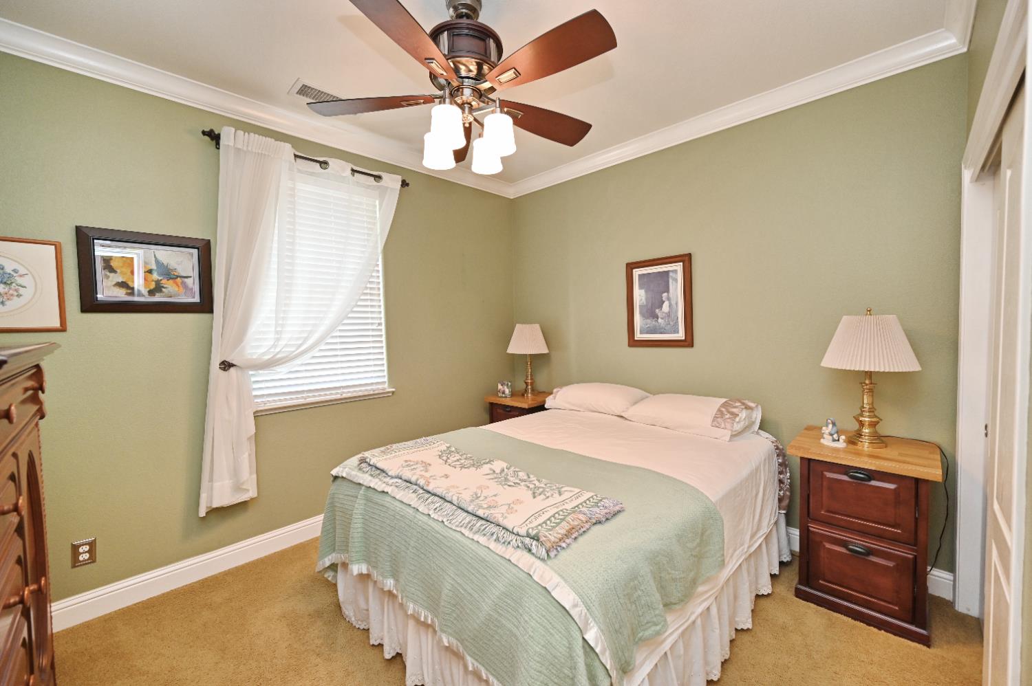 5553 N Plum Ln, Fresno, CA 93711