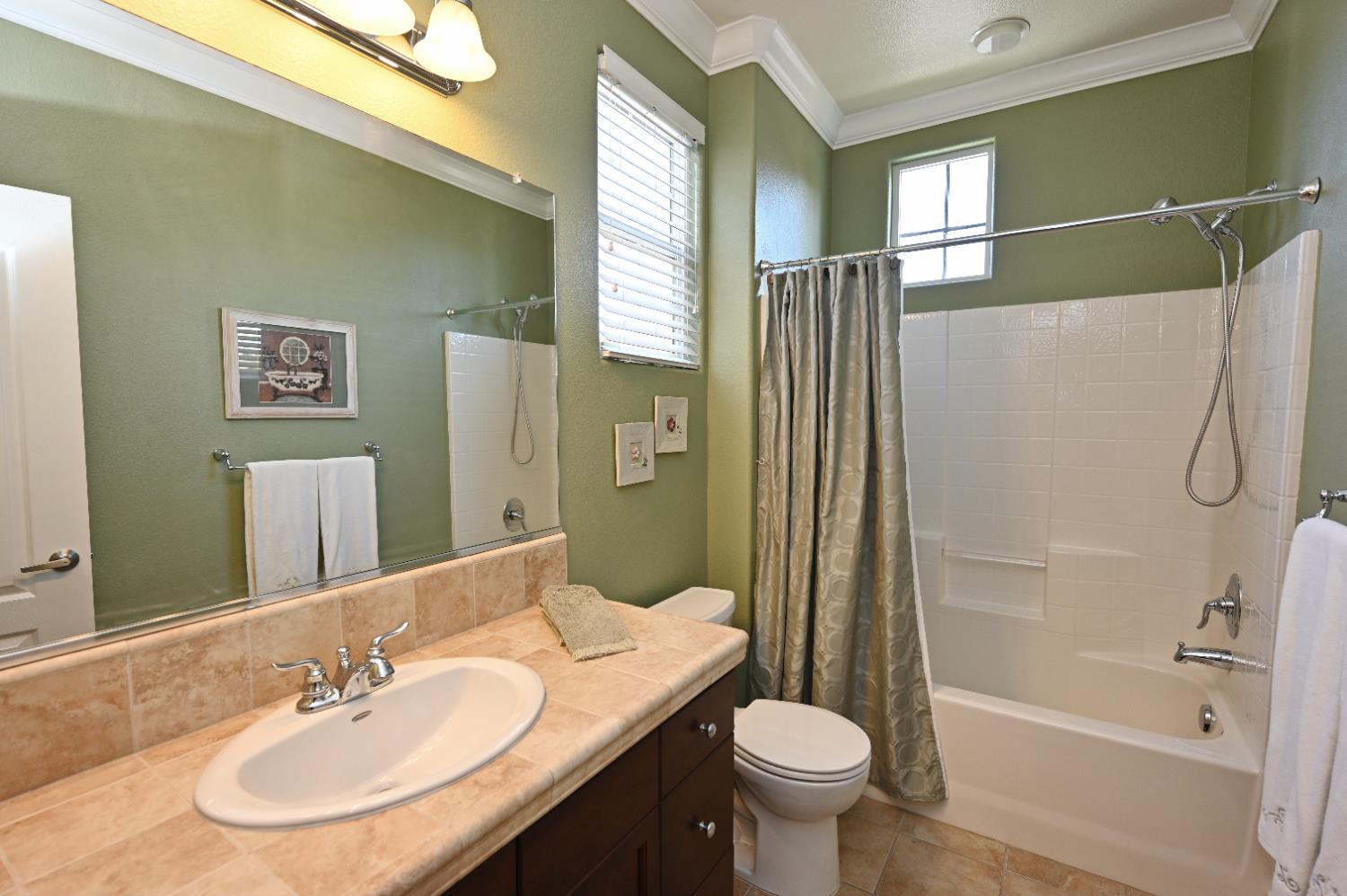 5553 N Plum Ln, Fresno, CA 93711