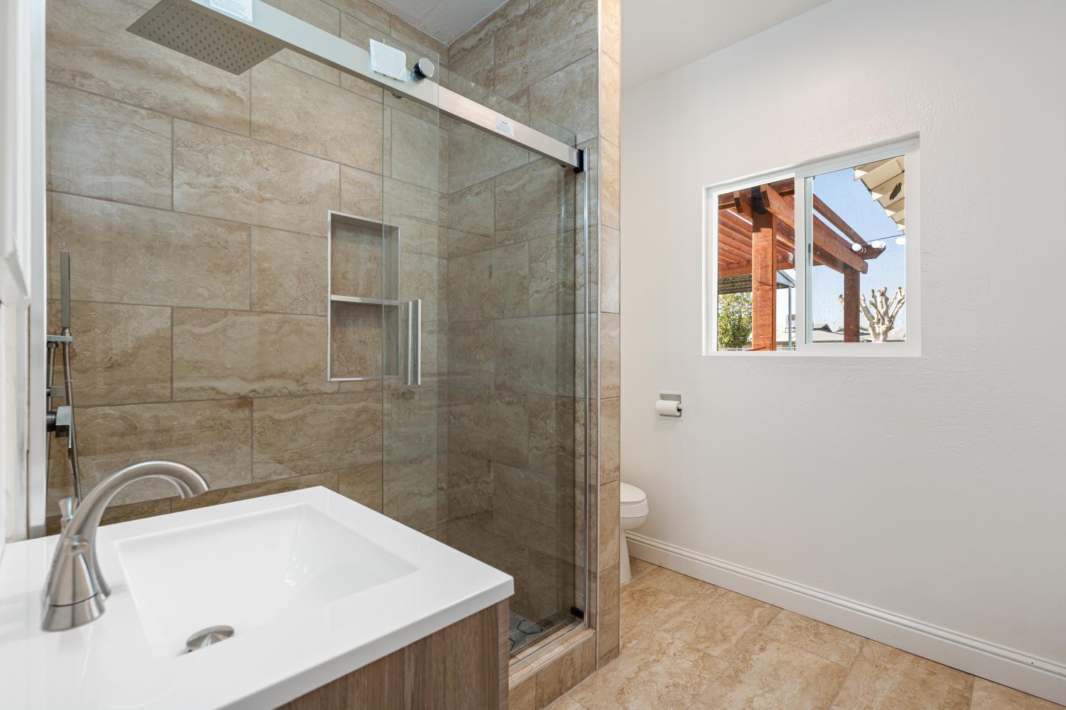 25 W Dinuba Ave, Fresno, CA 93706