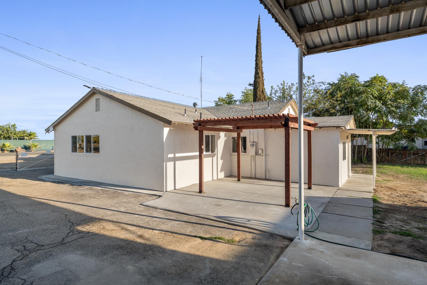 25 W Dinuba Ave, Fresno, CA 93706