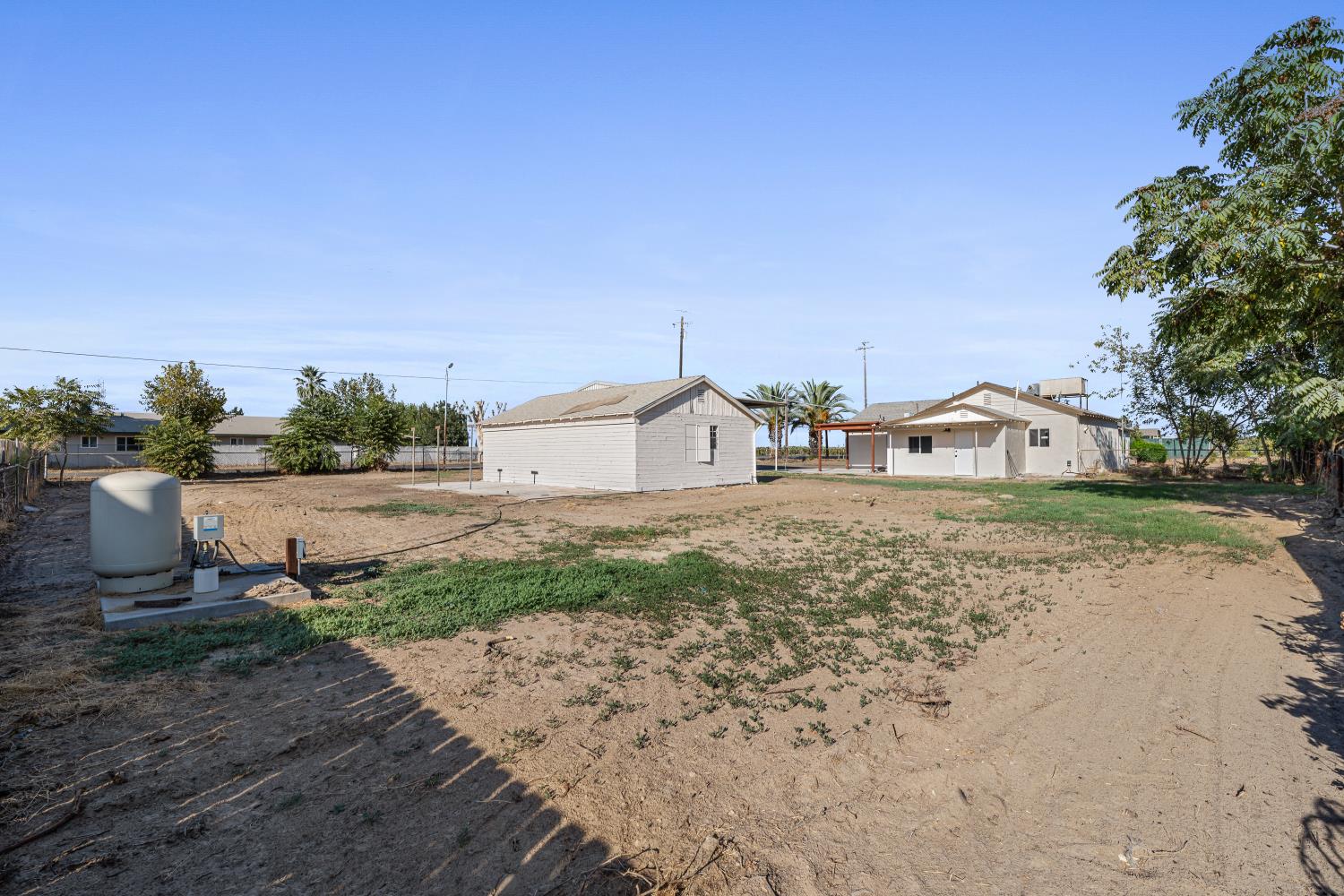 25 W Dinuba Ave, Fresno, CA 93706