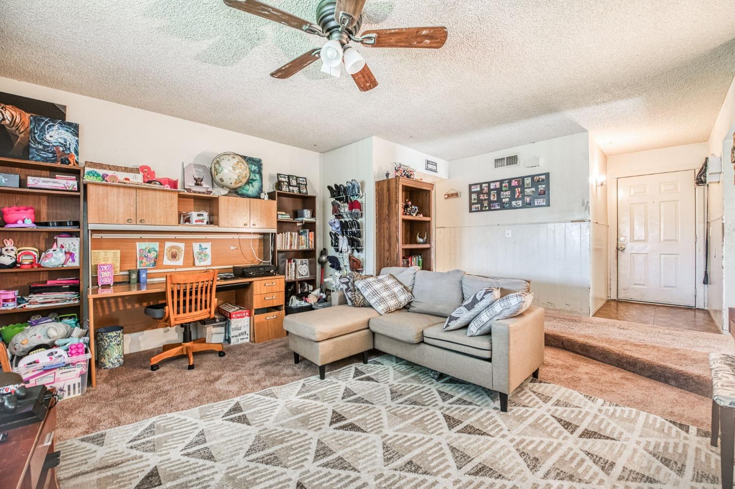 2984 Homsy Ave, Clovis, CA 93612