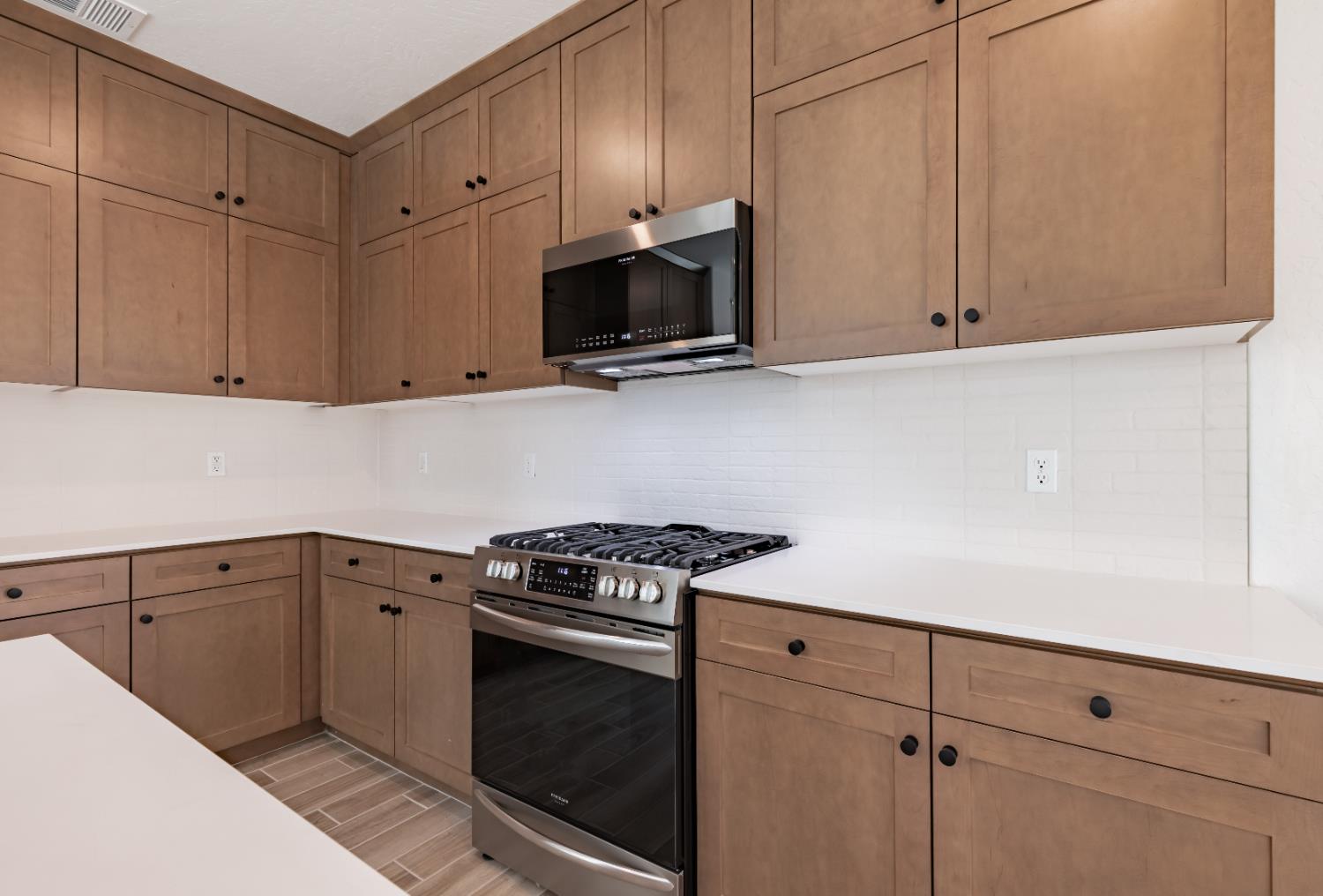 10949 N Honeysuckle Dr, Fresno, CA 93730