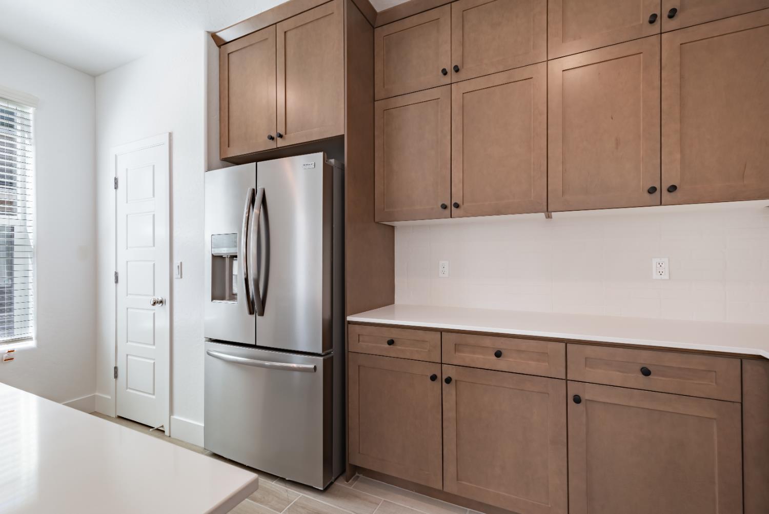 10949 N Honeysuckle Dr, Fresno, CA 93730