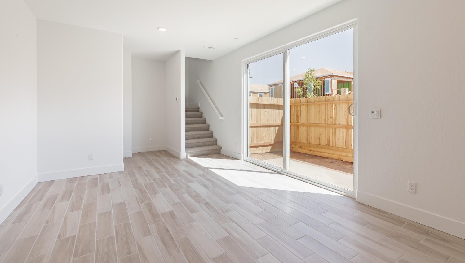 10949 N Honeysuckle Dr, Fresno, CA 93730