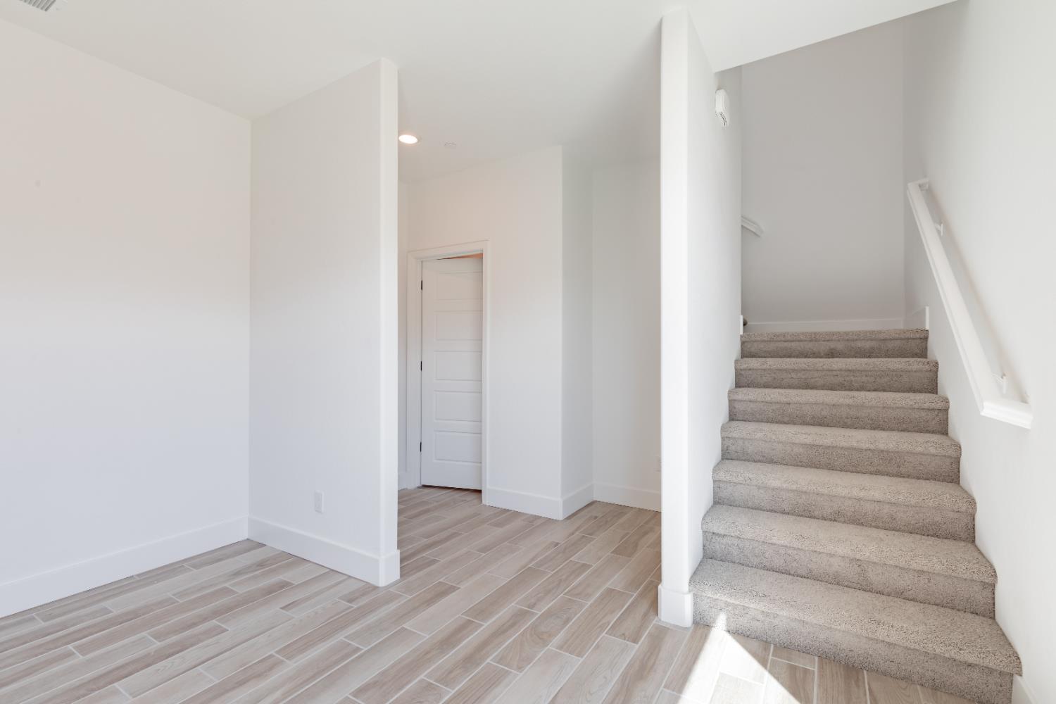 10949 N Honeysuckle Dr, Fresno, CA 93730