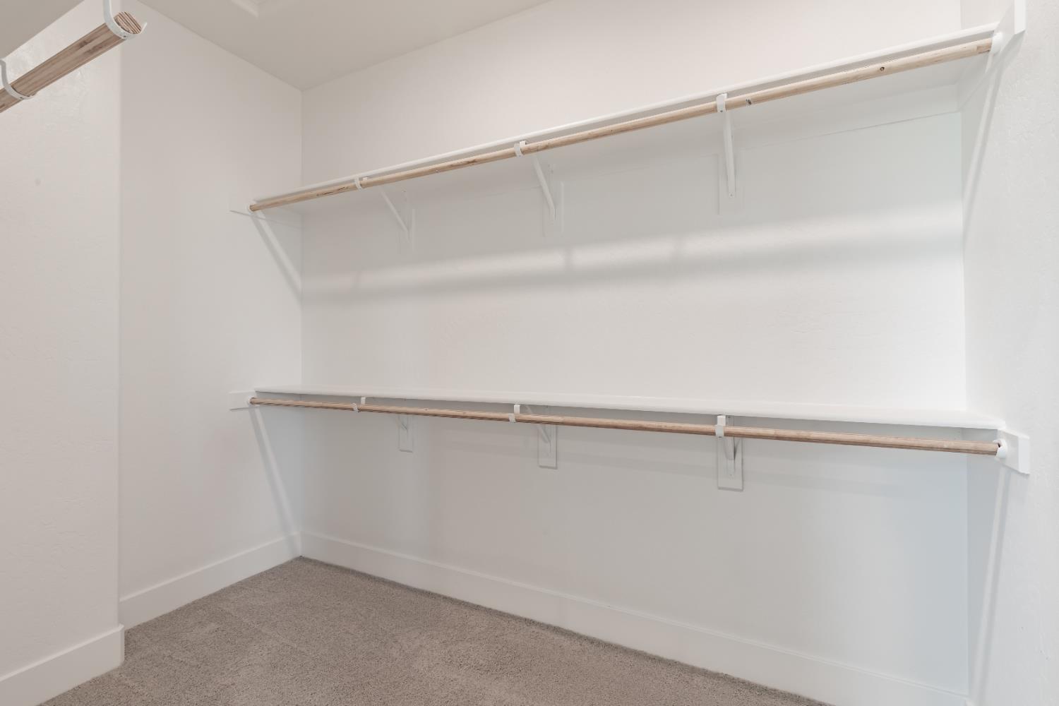 10949 N Honeysuckle Dr, Fresno, CA 93730