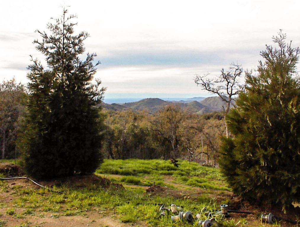 697 Chuckwagon Rd, Yokuts Valley, CA 93675