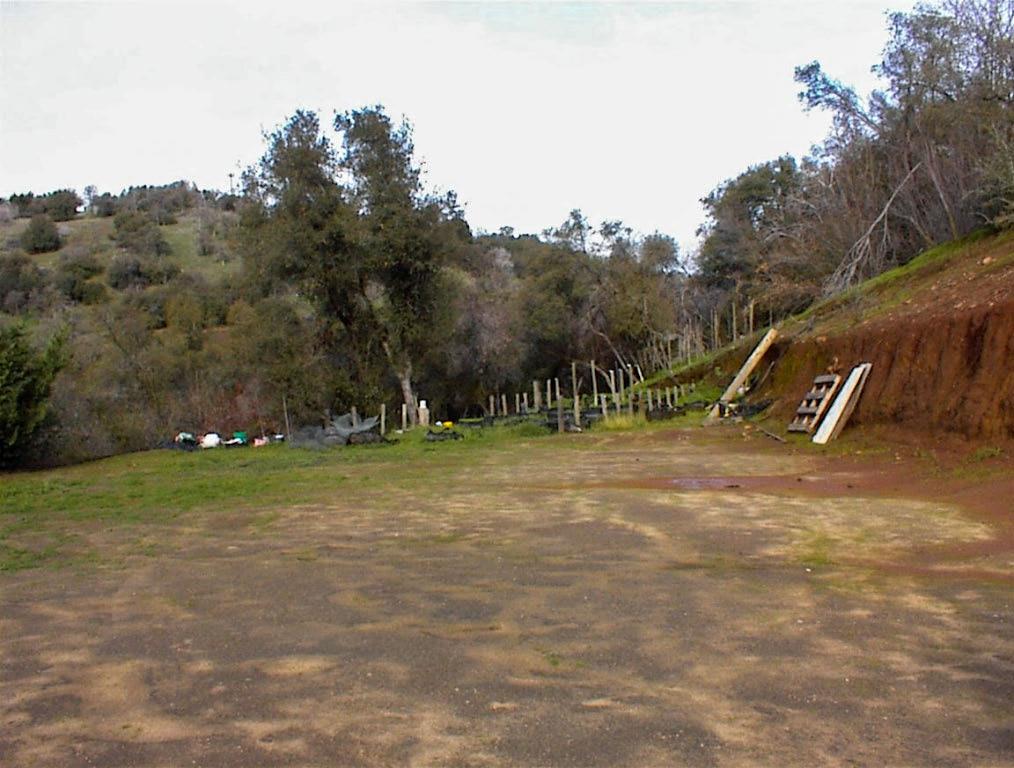 697 Chuckwagon Rd, Yokuts Valley, CA 93675