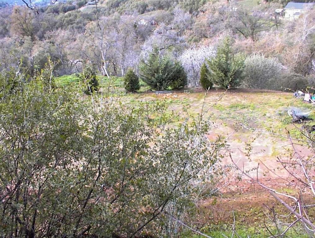 697 Chuckwagon Rd, Yokuts Valley, CA 93675