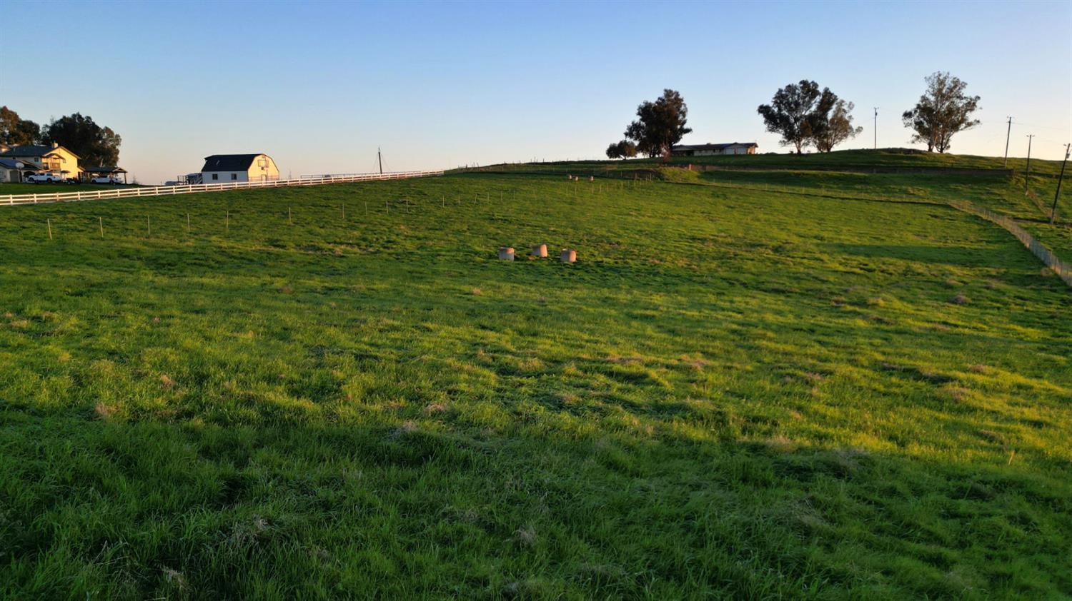 6323 E Appaloosa Ave, Clovis, CA 93636