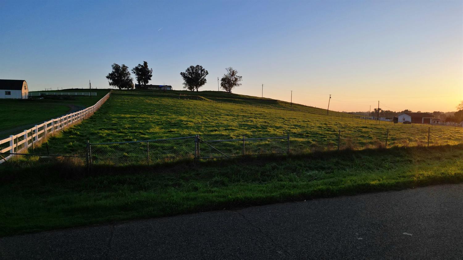 6323 E Appaloosa Ave, Clovis, CA 93636