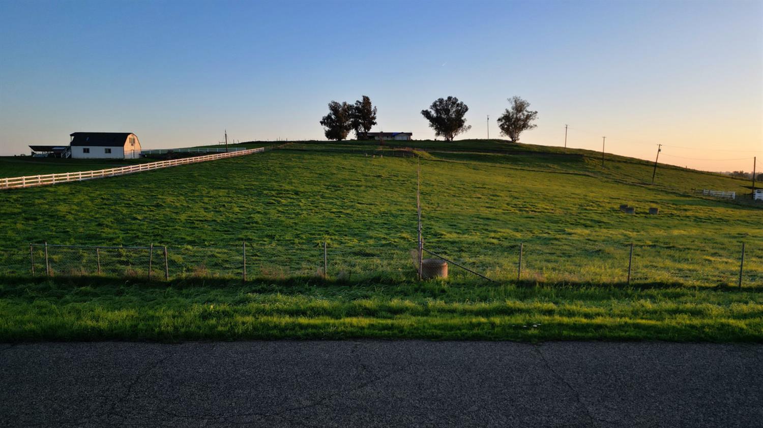 6323 E Appaloosa Ave, Clovis, CA 93636