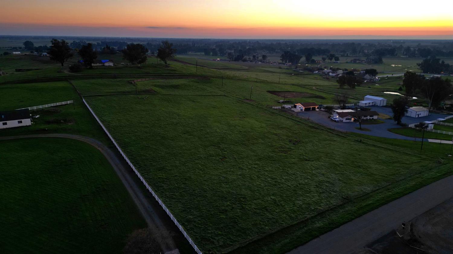 6323 E Appaloosa Ave, Clovis, CA 93636