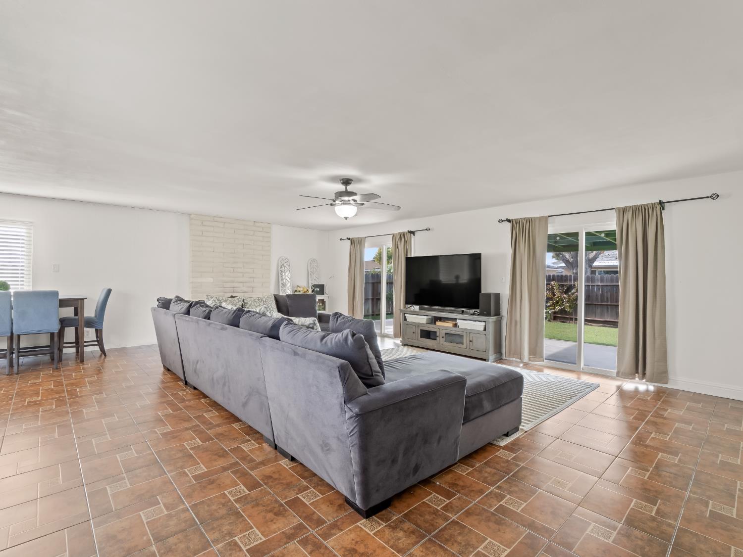 4535 N Laureen Ave, Fresno, CA 93726