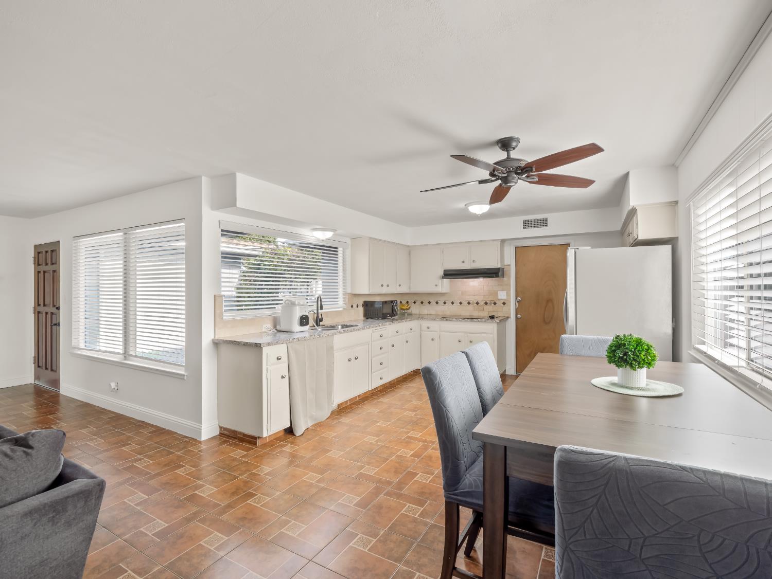 4535 N Laureen Ave, Fresno, CA 93726