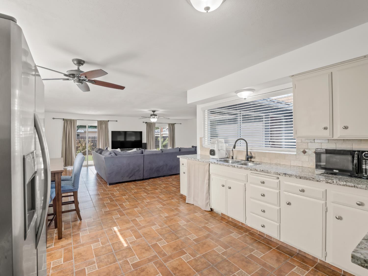 4535 N Laureen Ave, Fresno, CA 93726