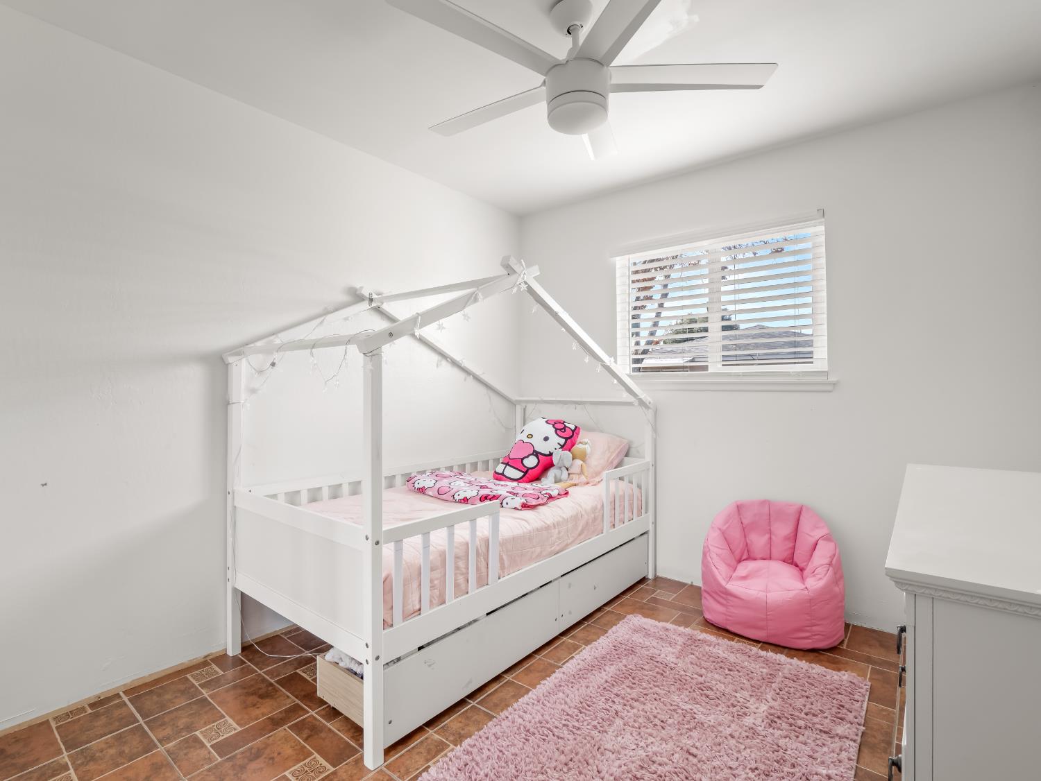 4535 N Laureen Ave, Fresno, CA 93726