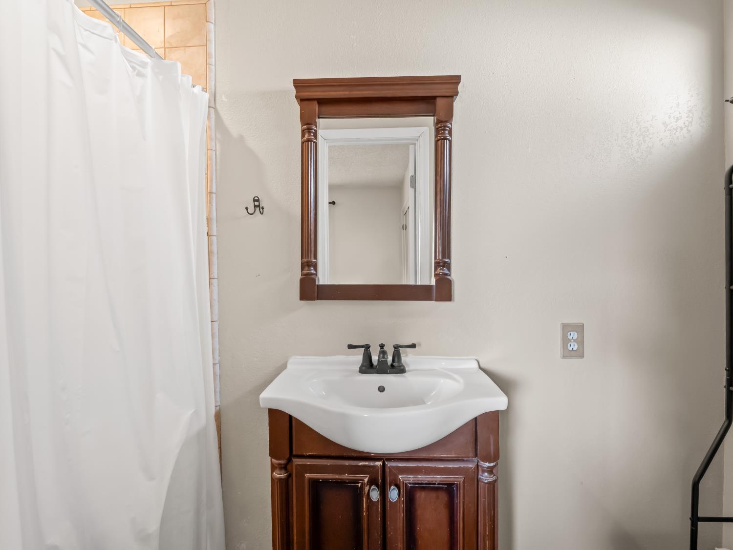 4535 N Laureen Ave, Fresno, CA 93726