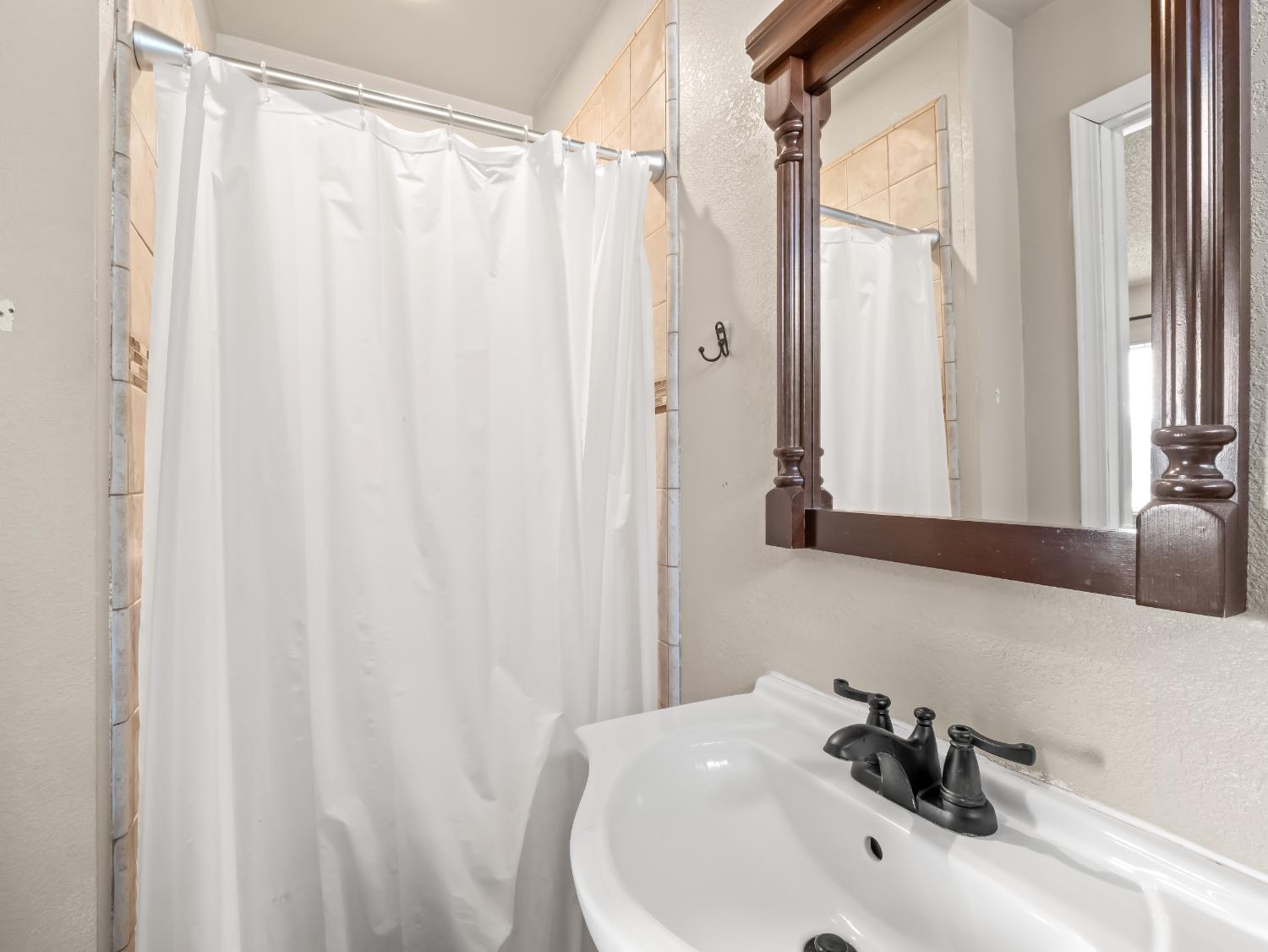 4535 N Laureen Ave, Fresno, CA 93726